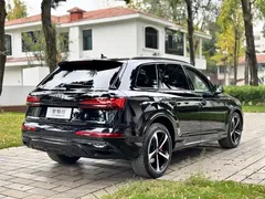 2021 Audi Q7 55 TFSI quattro S line Premium, чёрный — фото 7