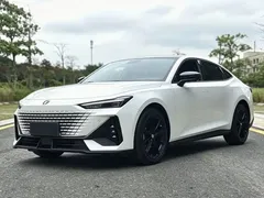 2022 Changan UNI-V 1.5T Premium, белый — фото 1