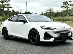 2022 Changan UNI-V 1.5T Premium, белый — фото 3