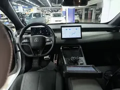 2025 BYD Qin PLUS DM-i PHEV Smart Driving 55km Leading, белый — фото 10