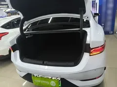 2025 BYD Qin PLUS DM-i PHEV Smart Driving 55km Leading, белый — фото 19
