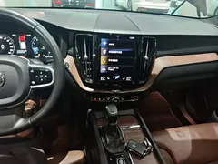 2021 Volvo XC60 4WD Luxury — фото 10