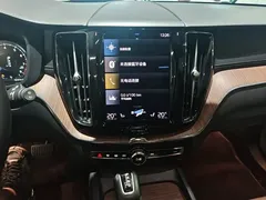 2021 Volvo XC60 4WD Luxury — фото 13