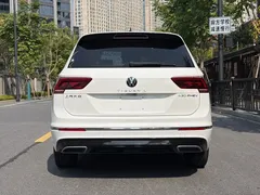 2021 Volkswagen Tiguan L 430PHEV Flagship, белый — фото 17