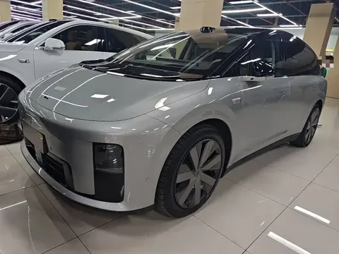 2025 Li Auto i8 Standard