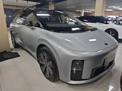 2025 Li Auto i8 Standard — фото 4