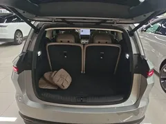 2025 Li Auto i8 Standard — фото 19