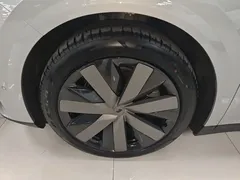 2025 Li Auto i8 Standard — фото 23