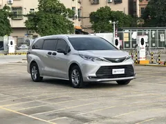2023 Toyota Sienna 2.5L Hybrid Comfort — фото 2