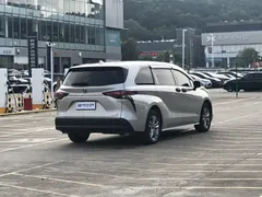 2023 Toyota Sienna 2.5L Hybrid Comfort — фото 3