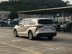 2023 Toyota Sienna 2.5L Hybrid Comfort — фото 6