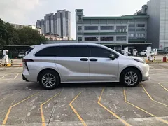 2023 Toyota Sienna 2.5L Hybrid Comfort — фото 9