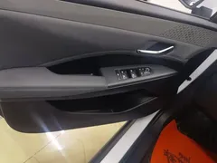 2025 BYD Qin PLUS DM-i PHEV Smart Driving 55km Leading, белый — фото 7