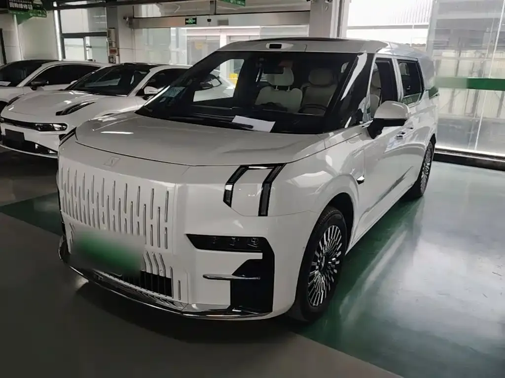 2024 Zeekr 009 7 seats 108kWh