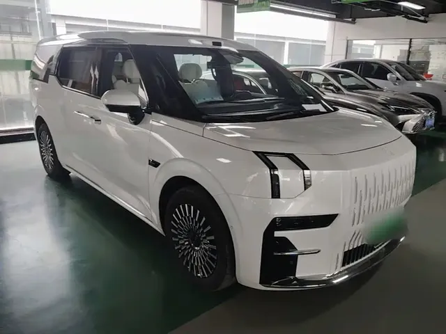 2024 Zeekr 009 7 seats 108kWh