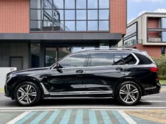 2022 BMW X7 xDrive40i Premium M Sport Package, чёрный — фото 6