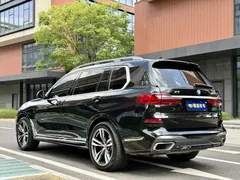 2022 BMW X7 xDrive40i Premium M Sport Package, чёрный — фото 7