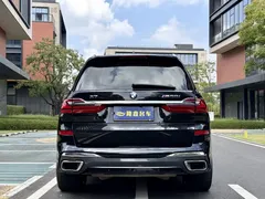 2022 BMW X7 xDrive40i Premium M Sport Package, чёрный — фото 8