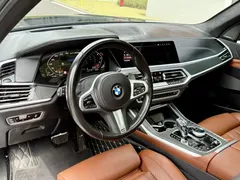 2022 BMW X7 xDrive40i Premium M Sport Package, чёрный — фото 10