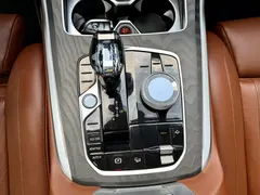 2022 BMW X7 xDrive40i Premium M Sport Package, чёрный — фото 18
