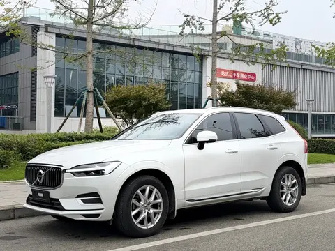 2021 Volvo XC60 4WD Luxury