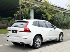 2021 Volvo XC60 4WD Luxury, белый — фото 6