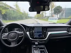 2021 Volvo XC60 4WD Luxury, белый — фото 11