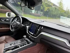 2021 Volvo XC60 4WD Luxury, белый — фото 14