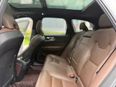 2021 Volvo XC60 4WD Luxury, белый — фото 17