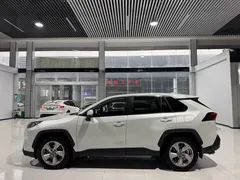 2021 Toyota RAV4 2.0L CVT 2WD Fashion, белый — фото 3