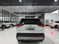 2021 Toyota RAV4 2.0L CVT 2WD Fashion, белый — фото 4