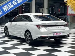 2021 Hyundai Elantra 1.5L CVT LUX Premium, белый — фото 4