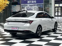 2021 Hyundai Elantra 1.5L CVT LUX Premium, белый — фото 6