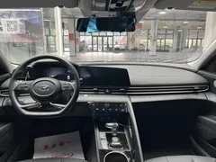 2021 Hyundai Elantra 1.5L CVT LUX Premium, белый — фото 7
