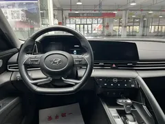 2021 Hyundai Elantra 1.5L CVT LUX Premium, белый — фото 8