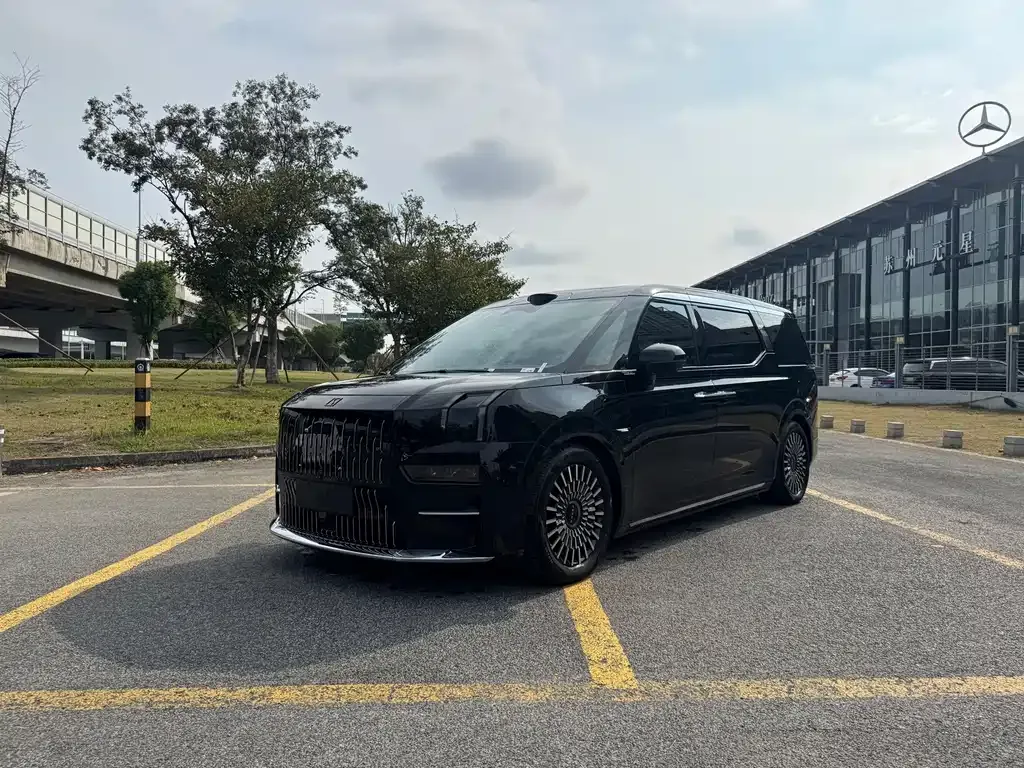 2024 Zeekr 009 6-Seat Executive 4WD 108kWh