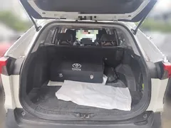 2022 Toyota RAV4 2.0L CVT 4WD Premium, белый — фото 15