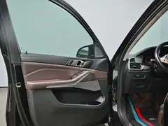 2022 BMW X5 30Li Premium M Sport Package, чёрный — фото 25
