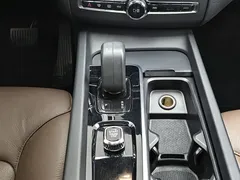 2022 Volvo XC60 4WD Zhiyi Luxury — фото 13