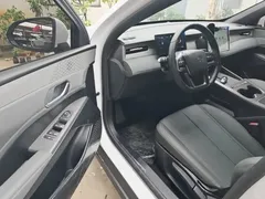 2025 BYD Qin PLUS DM-i PHEV Smart Driving 128km Advance, белый — фото 15
