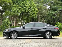 2022 Lexus ES 200 Excellence, чёрный — фото 3