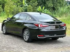 2022 Lexus ES 200 Excellence, чёрный — фото 4