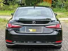 2022 Lexus ES 200 Excellence, чёрный — фото 5