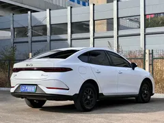 2025 BYD Qin PLUS DM-i PHEV Smart Driving 55km Leading, белый — фото 4