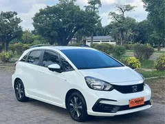 2021 Honda Fit 1.5L CVT, белый — фото 3
