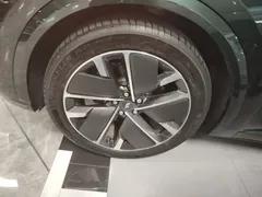 2025 Li Auto L8 Smart Refresh, зелёный — фото 23