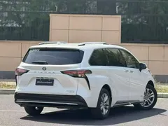 2021 Toyota Sienna 2.5L Hybrid Platinum, белый — фото 4