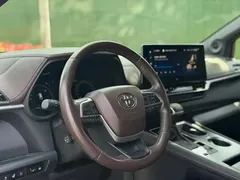 2021 Toyota Sienna 2.5L Hybrid Platinum, белый — фото 6