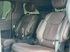 2021 Toyota Sienna 2.5L Hybrid Platinum, белый — фото 7