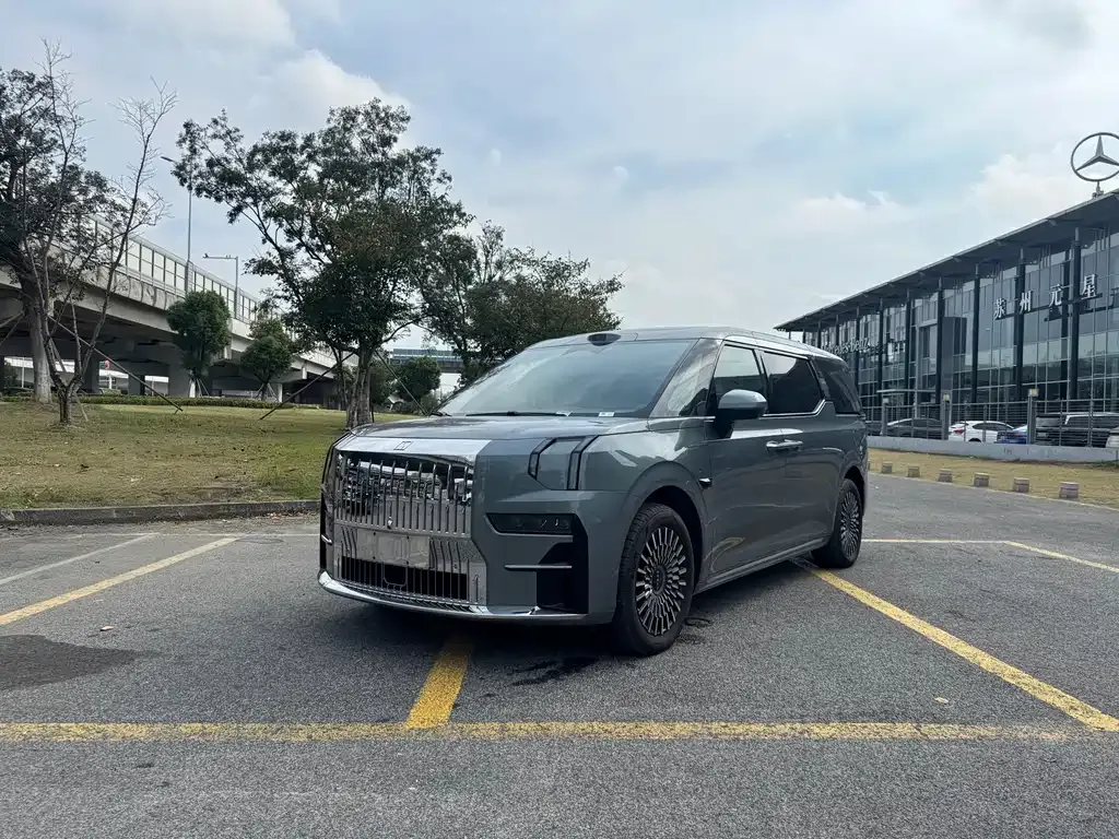 2024 Zeekr 009 6-Seat Executive 4WD 108kWh
